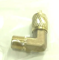 Штуцер угловой (угол 90) M1/4 SAE x M1/8  NPT с золотником и колпачком VC-500-90